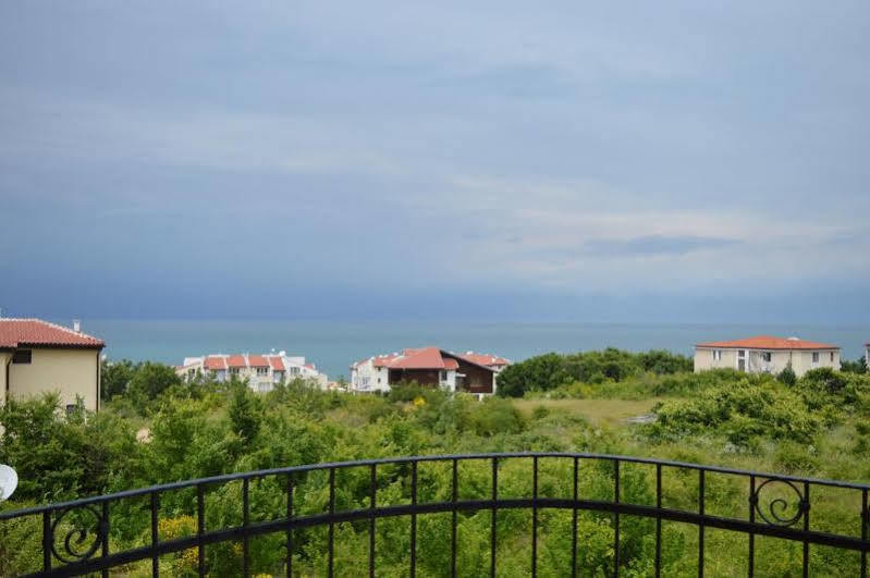 Menada Green Hills Apartments Sozopol Bagian luar foto
