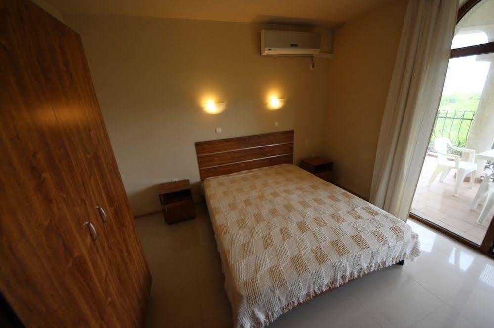 Menada Green Hills Apartments Sozopol Bagian luar foto