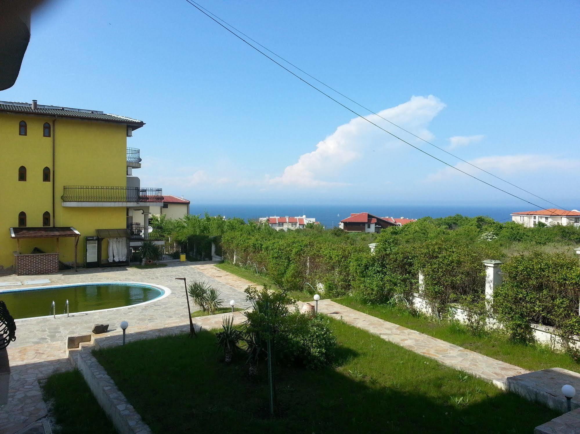Menada Green Hills Apartments Sozopol Bagian luar foto