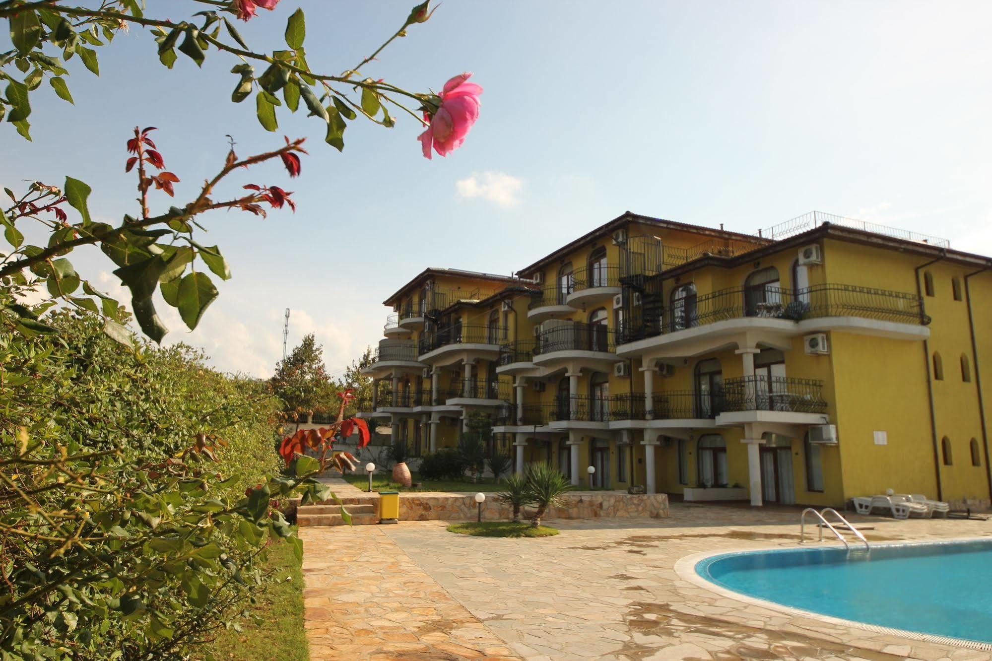 Menada Green Hills Apartments Sozopol Bagian luar foto
